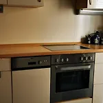 Tolle, Gemuetliche, Voll Moeblierte 3 Zimmer Wohnung.