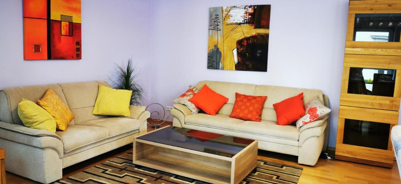 Apartment Tolle, Gemütliche, Voll Möblierte 3 Zimmer Wohnung. *