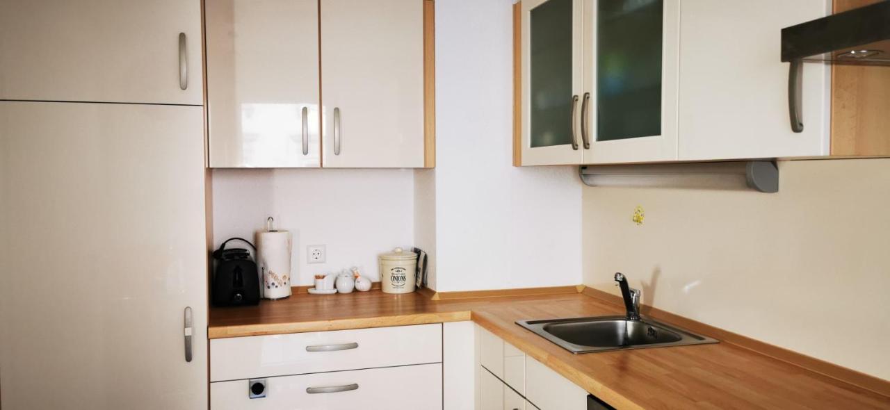 Tolle, Gemütliche, Voll Möblierte 3 Zimmer Wohnung.