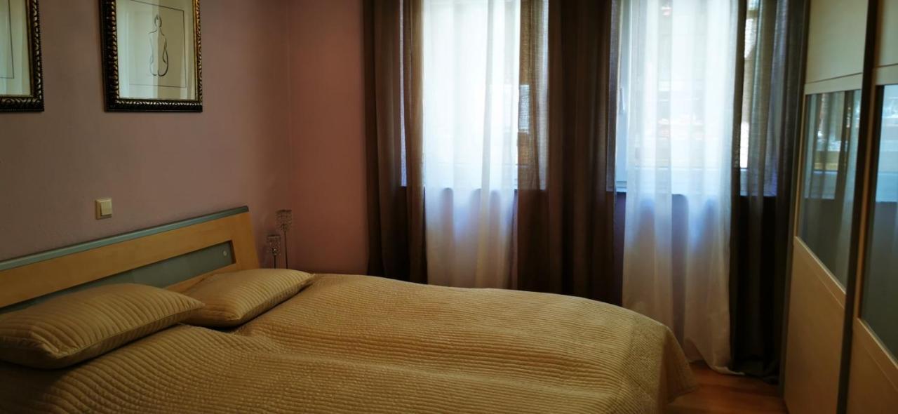 Apartment Tolle, Gemütliche, Voll Möblierte 3 Zimmer Wohnung. *