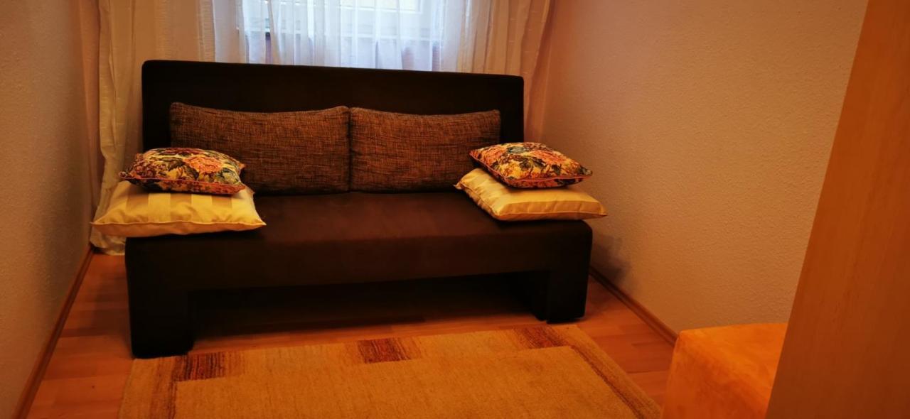 Tolle, Gemütliche, Voll Möblierte 3 Zimmer Wohnung.