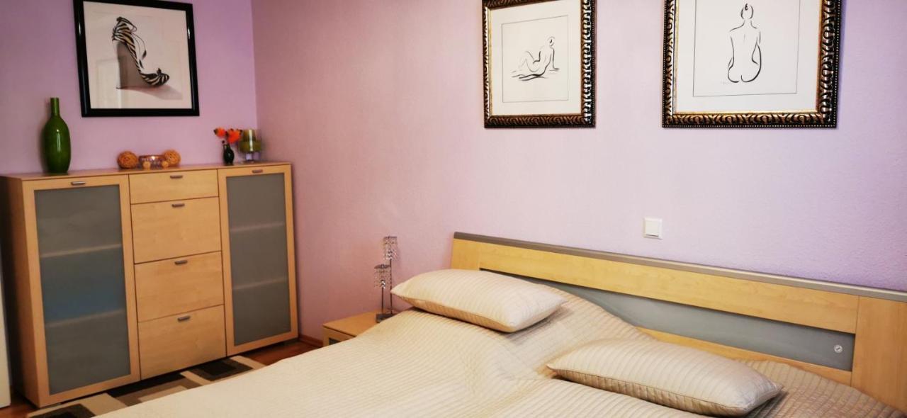 Tolle, Gemütliche, Voll Möblierte 3 Zimmer Wohnung. *